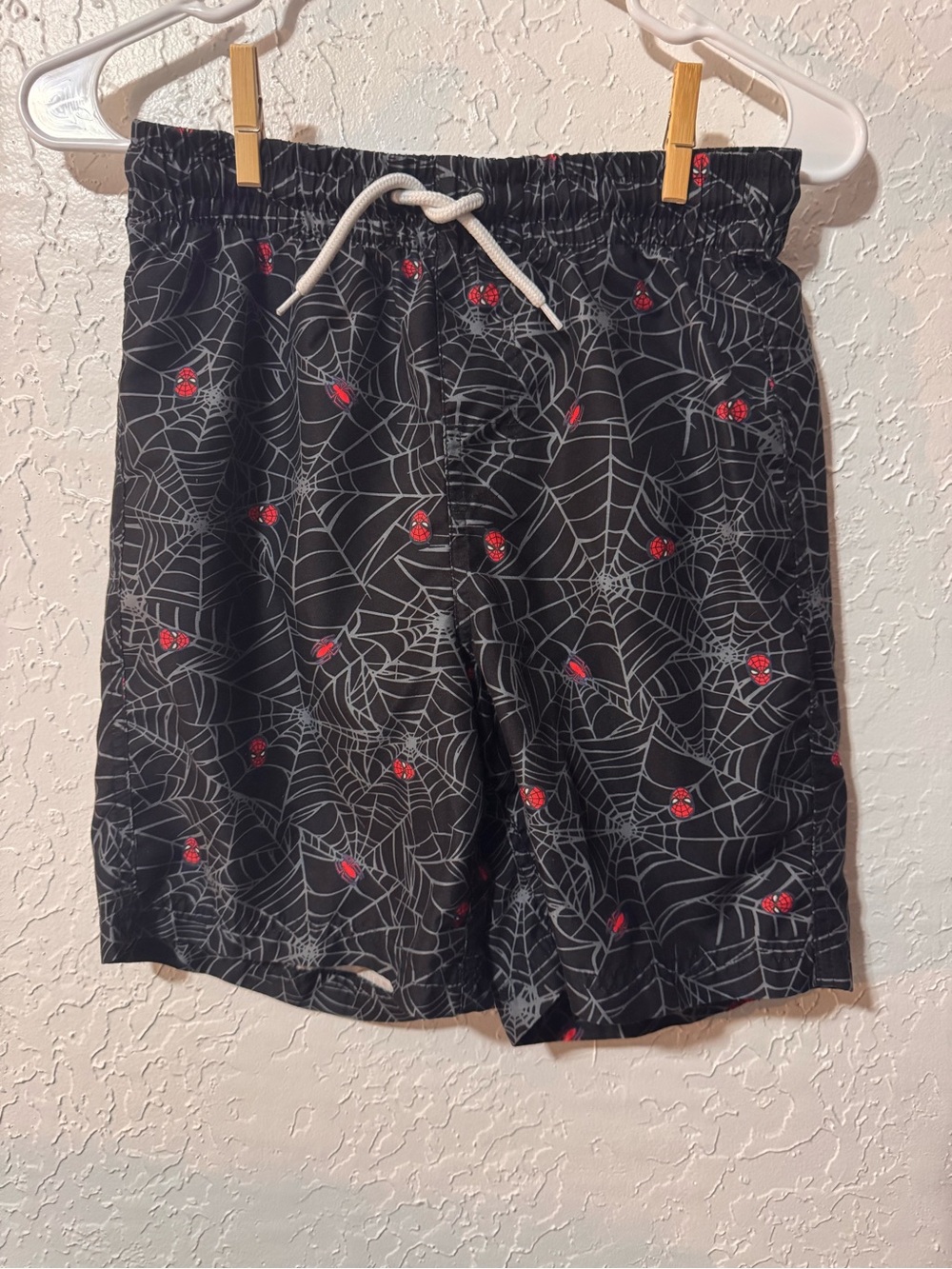 Spider-Man / Old Navy Boys Swim Trunks
Mesh liner
Boys size XL (14-16)